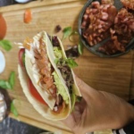Wrap sandwich met kip en spek