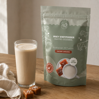 Salted caramel shake gemaakt met Lisa's whey eiwitpoeder, met de zak ernaast