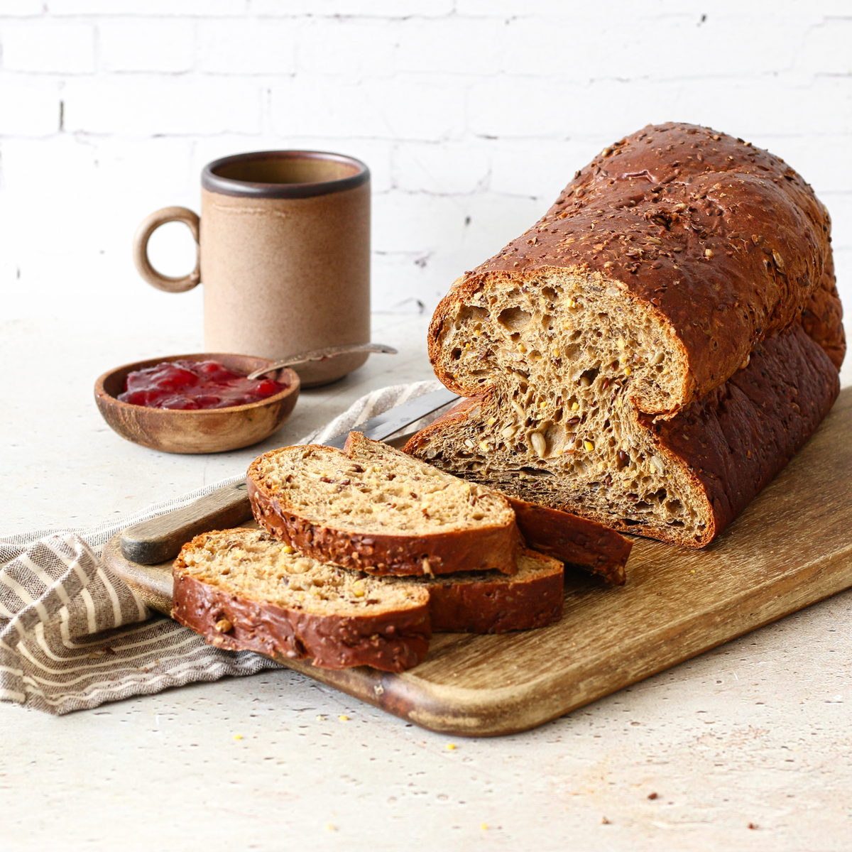 Zelfgebakken koolhydraatarm bruin brood