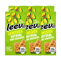 Zes zakken Leev Mini Crackers Naturel gestapeld, 6 x 85 gram