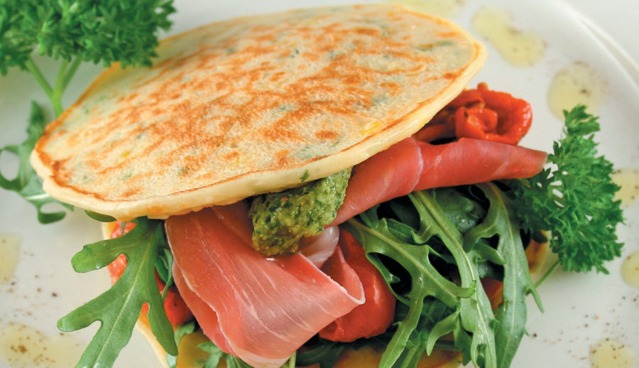Hartige pannenkoekjes met parmaham en pesto