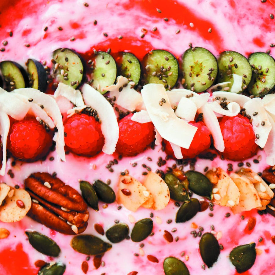 Ontbijt bowl met rood fruit
