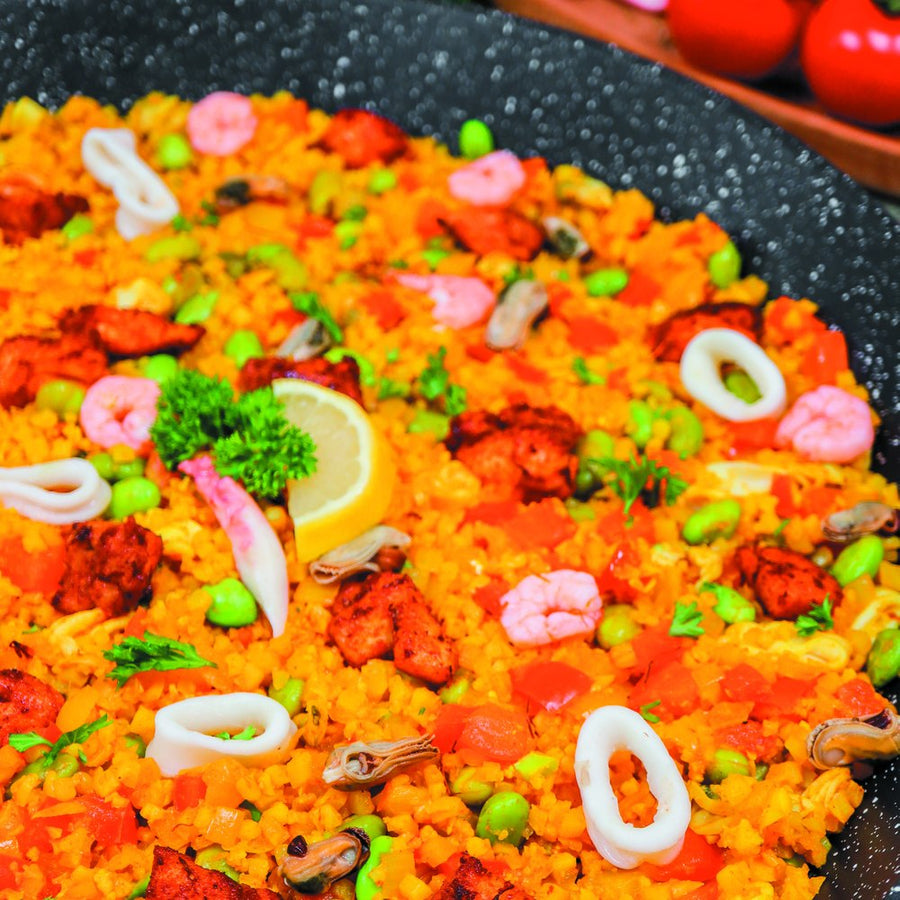 Paella met kip en zeevruchten