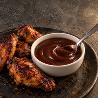 Smoky BBQ saus met gegrilde kipvleugels
