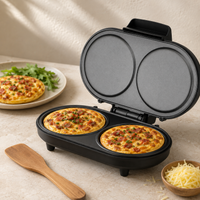 Hartige pannenkoeken met kaas en spek in de pannenkoekenmaker