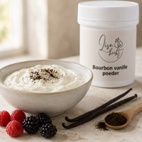 Yoghurt met Bourbon vanillepoeder en verse bessen